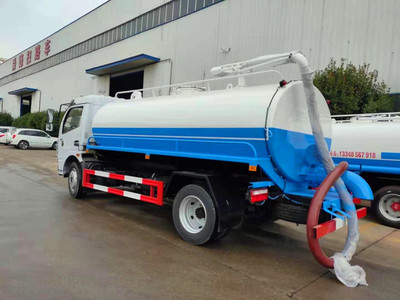 城市環衛中的“清道夫” 灑水車與吸糞車的角色與意義